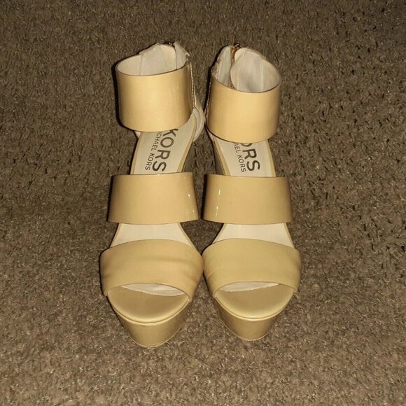 MICHAEL KORS Platform Wedge Sandal Beige Tan Patent Leather-Sz 8.5-Near Mint - Picture 3 of 7